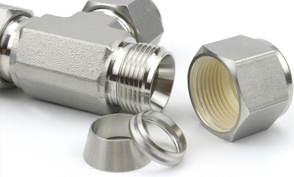 Bagaimana cara menghindari kebocoran setelah memasang fitting pipa dengan ferrule ganda?